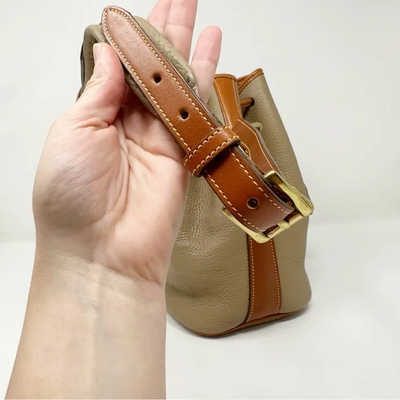 Dooney&Bourke Vintage Medium Bucket Bag - Picture 4 of 6